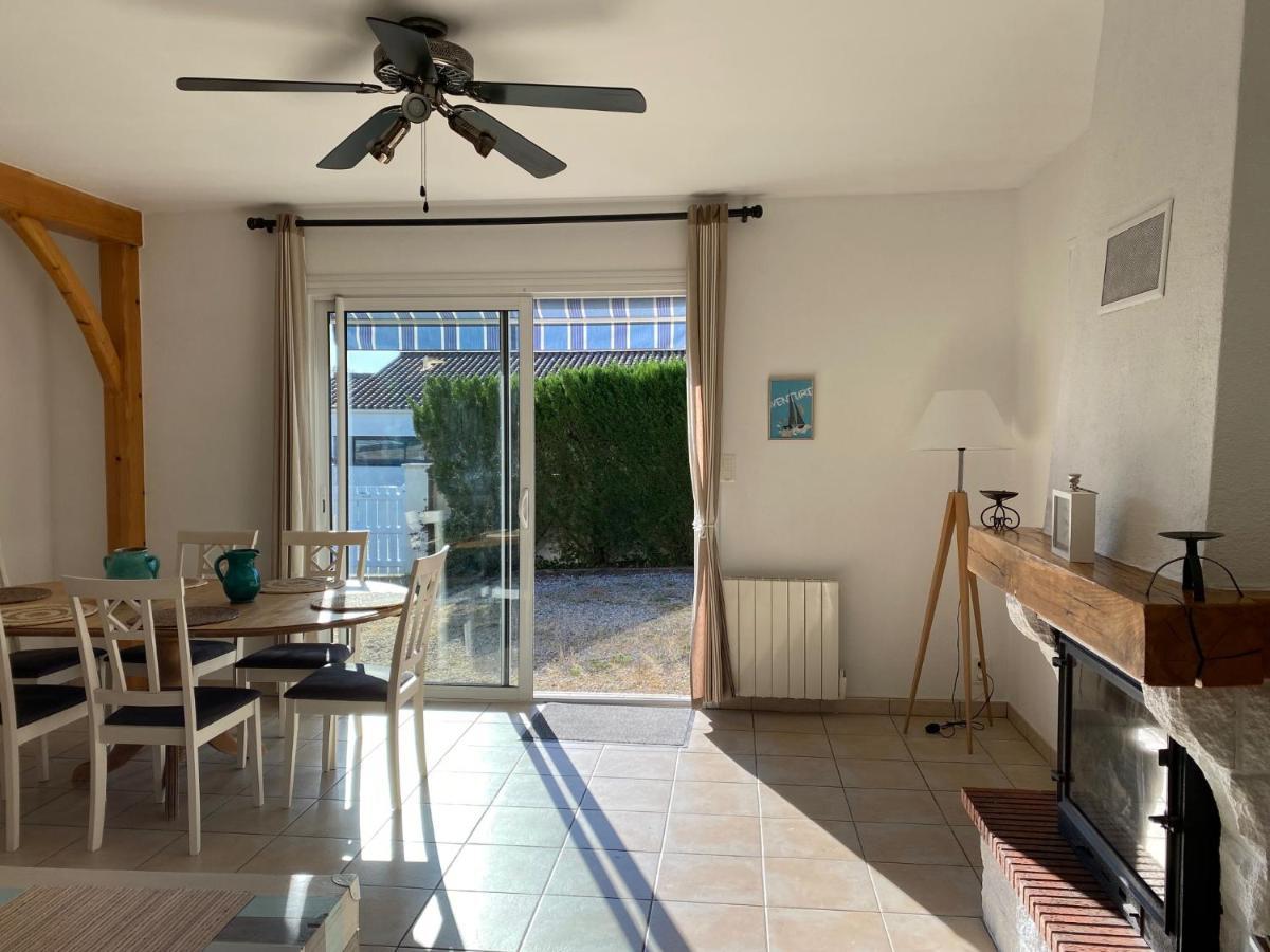 Maison Vendéenne à 10 min de la mer Avrillé Esterno foto
