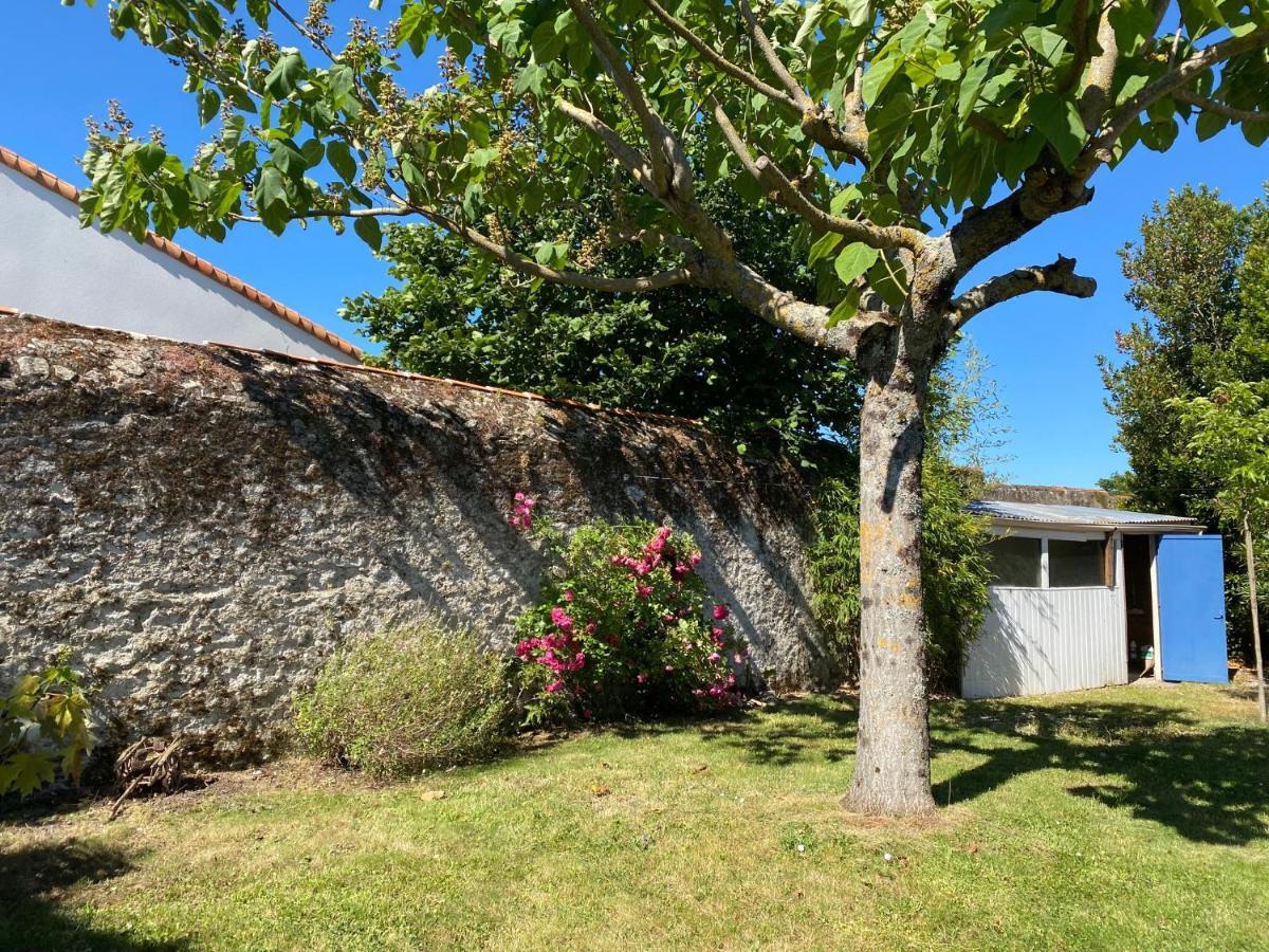 Maison Vendéenne à 10 min de la mer Avrillé Esterno foto